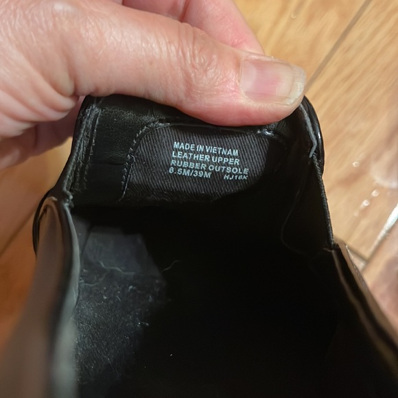 Michael Kors black leather slip on 8.5 M - Picture 3 of 5